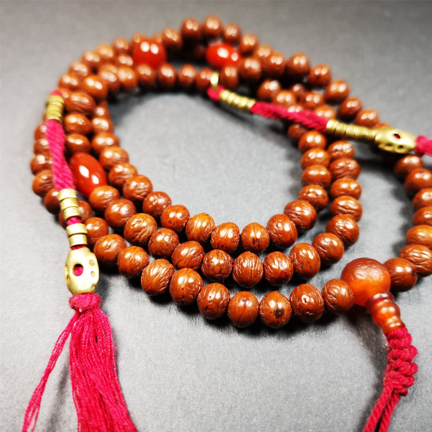 This old mala was collceted from Gerze Tibet.It is composed of 108 Indian jujube beads ,agate beads,and 1 pair of brass bead counters.