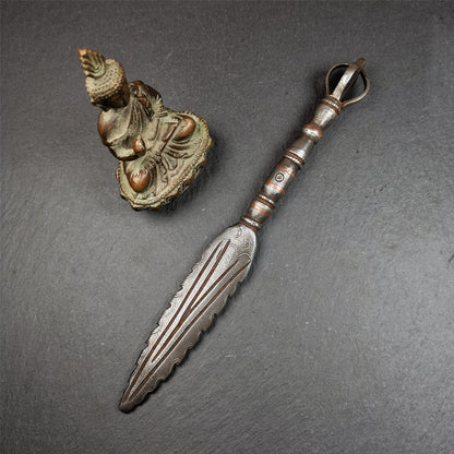 This vajra sword was handmade by Tibetan craftsmen from Tibet in 1990s. It's Fire Vajra Sword of Wisdom Buddha Manjushri,made of cold iron,inlaid red copper stripe,carved with flame pattern, and the half vajra at the tail,8.3 inches length.