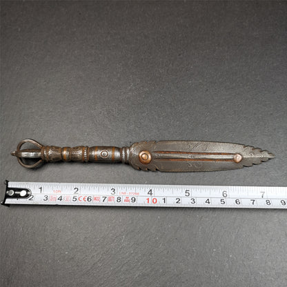 This vajra sword was handmade by Tibetan craftsmen from Tibet in 1990s. It's Fire Vajra Sword of Wisdom Buddha Manjushri,made of cold iron,inlaid red copper stripe,carved with flame pattern, and the half vajra at the tail,7.5 inches length.