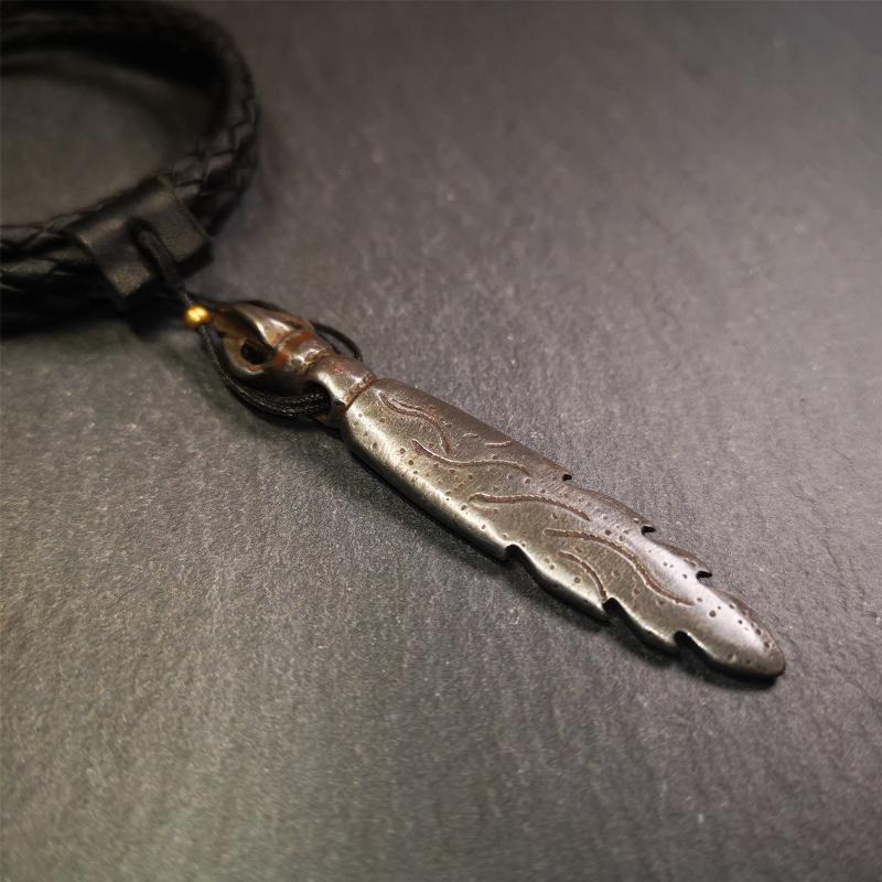 This Fire Sword amulet was handmade by Tibetan craftsmen in 2000s. It is black color,2.8 inches length. You can carry it as a necklace pendant or key chain. The Manjusri is often depicted holding a sword, referred to as the sword of wisdom.