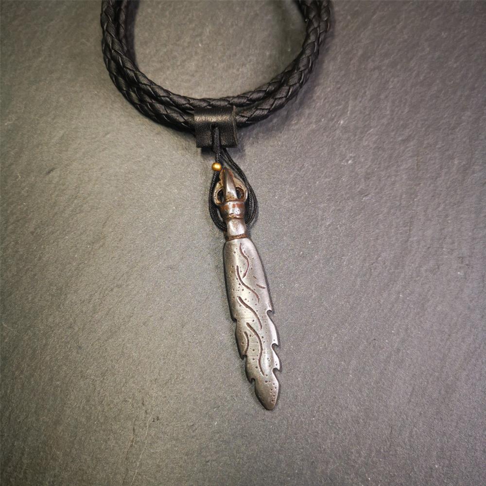 This Fire Sword amulet was handmade by Tibetan craftsmen in 2000s. It is black color,2.8 inches length. You can carry it as a necklace pendant or key chain. The Manjusri is often depicted holding a sword, referred to as the sword of wisdom.