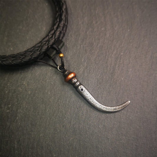 This wolf tooth pendant is made by Tibetan craftsmen and come from Hepo Town, Baiyu County, the birthplace of the famous Tibetan handicrafts. It's made of cold iron and inlaid copper,the body is black color,length is 1.77 inches. You can make it a necklace or mala pendant, or keychain.