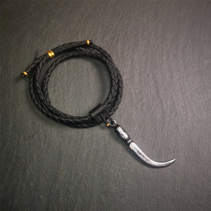 This wolf tooth pendant is made by Tibetan craftsmen and come from Hepo Town, Baiyu County, the birthplace of the famous Tibetan handicrafts. It's made of cold iron and inlaid copper,the body is black color,length is 2.16 inches. You can make it a necklace or mala pendant, or keychain.
