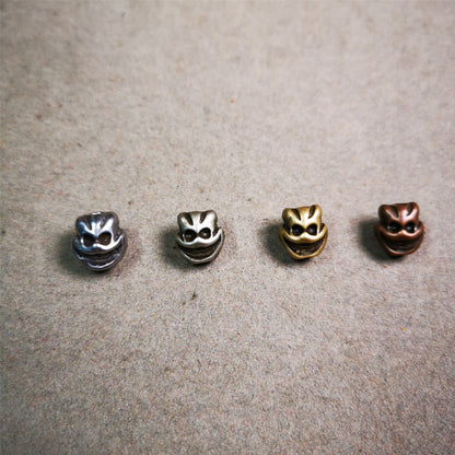 These skull shape spacer beads are made by Tibetan craftsmen and come from Hepo Town, Baiyu County, the birthplace of the famous Tibetan handicrafts. You can use it as a spacer bead on mala,or pendant bead under guru bead.
