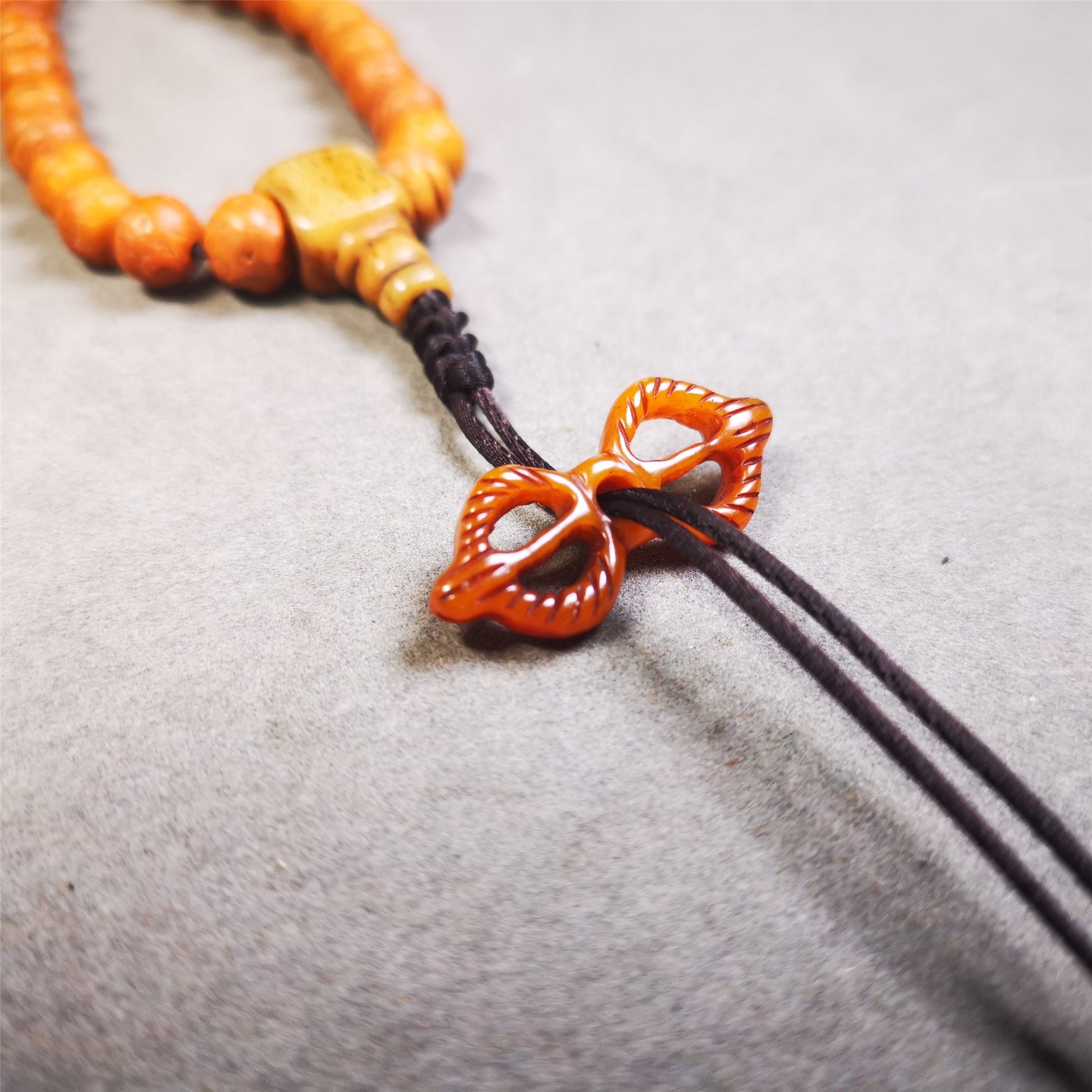 This unique bone carved vajra pendant is made by Tibetan craftsmen in Hepo Township, Baiyu County, the birthplace of the famous Tibetan handicrafts.  You can make it as a mala pendant below the guru bead, or spacer bead on mala. Also can be use as pendant or keychain.