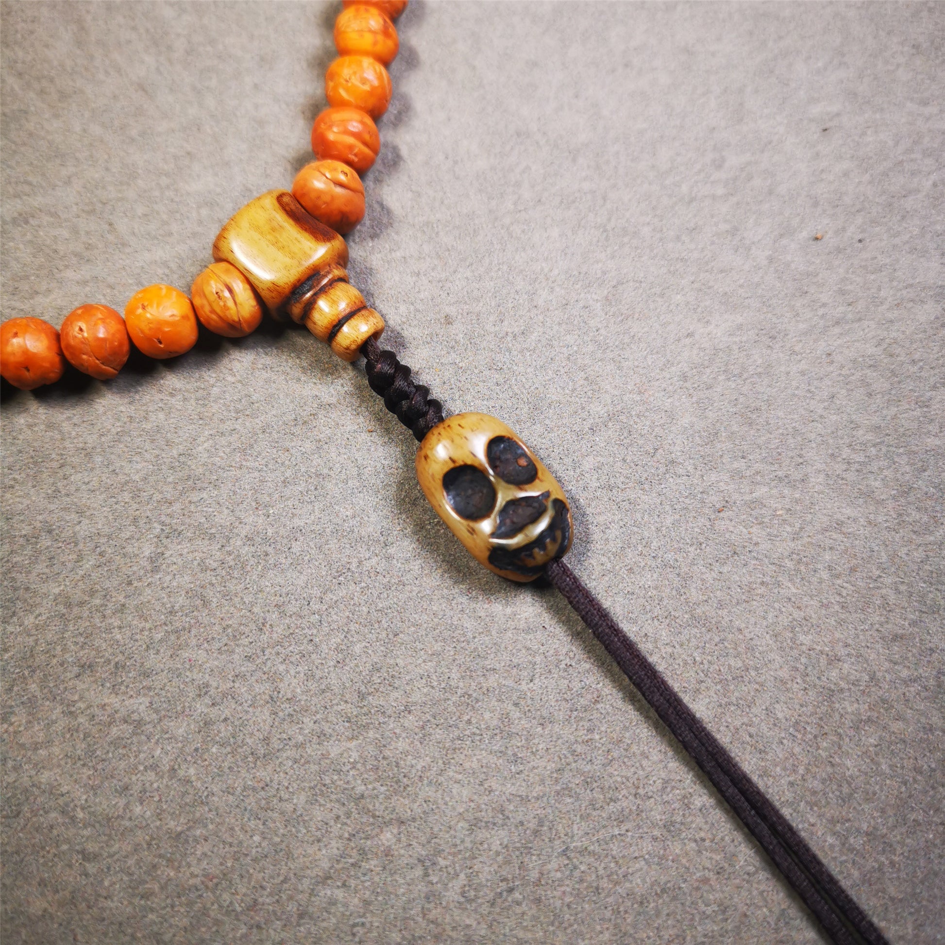 This unique bone carved Skull Sitavana pendant is made by Tibetan craftsmen in Hepo Township, Baiyu County, the birthplace of the famous Tibetan handicrafts.  You can use it as a spacer bead on mala,or pendant bead under guru bead. Also can be use as pendant or keych