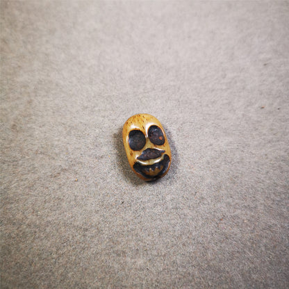 This unique bone carved Skull Sitavana pendant is made by Tibetan craftsmen in Hepo Township, Baiyu County, the birthplace of the famous Tibetan handicrafts.  You can use it as a spacer bead on mala,or pendant bead under guru bead. Also can be use as pendant or keych