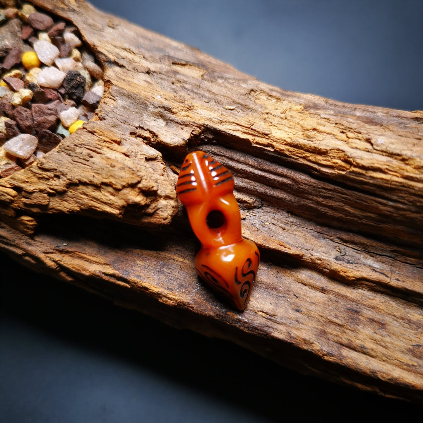 This unique bone carved phurba pendant is made by Tibetan craftsmen in Hepo Township, Baiyu County, the birthplace of the famous Tibetan handicrafts.  You can use it as a spacer bead on mala,or pendant bead under guru bead. Also can be use as amulet pendant or keychain.