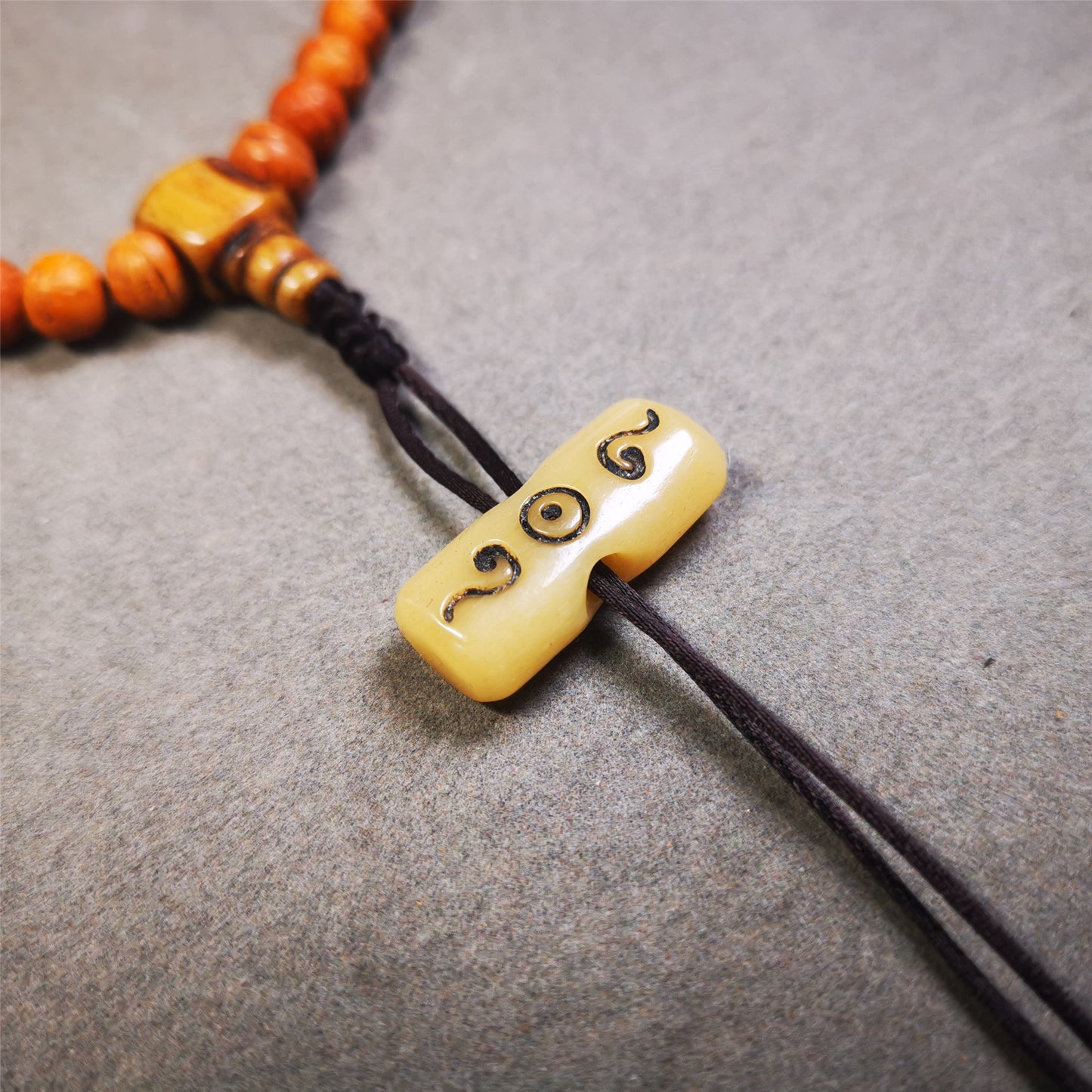 This unique bone carved ruyi pendant is made by Tibetan craftsmen in Hepo Township, Baiyu County, the birthplace of the famous Tibetan handicrafts.  You can use it as a spacer bead on mala,or pendant bead under guru bead. Also can be use as amulet pendant or keychain.