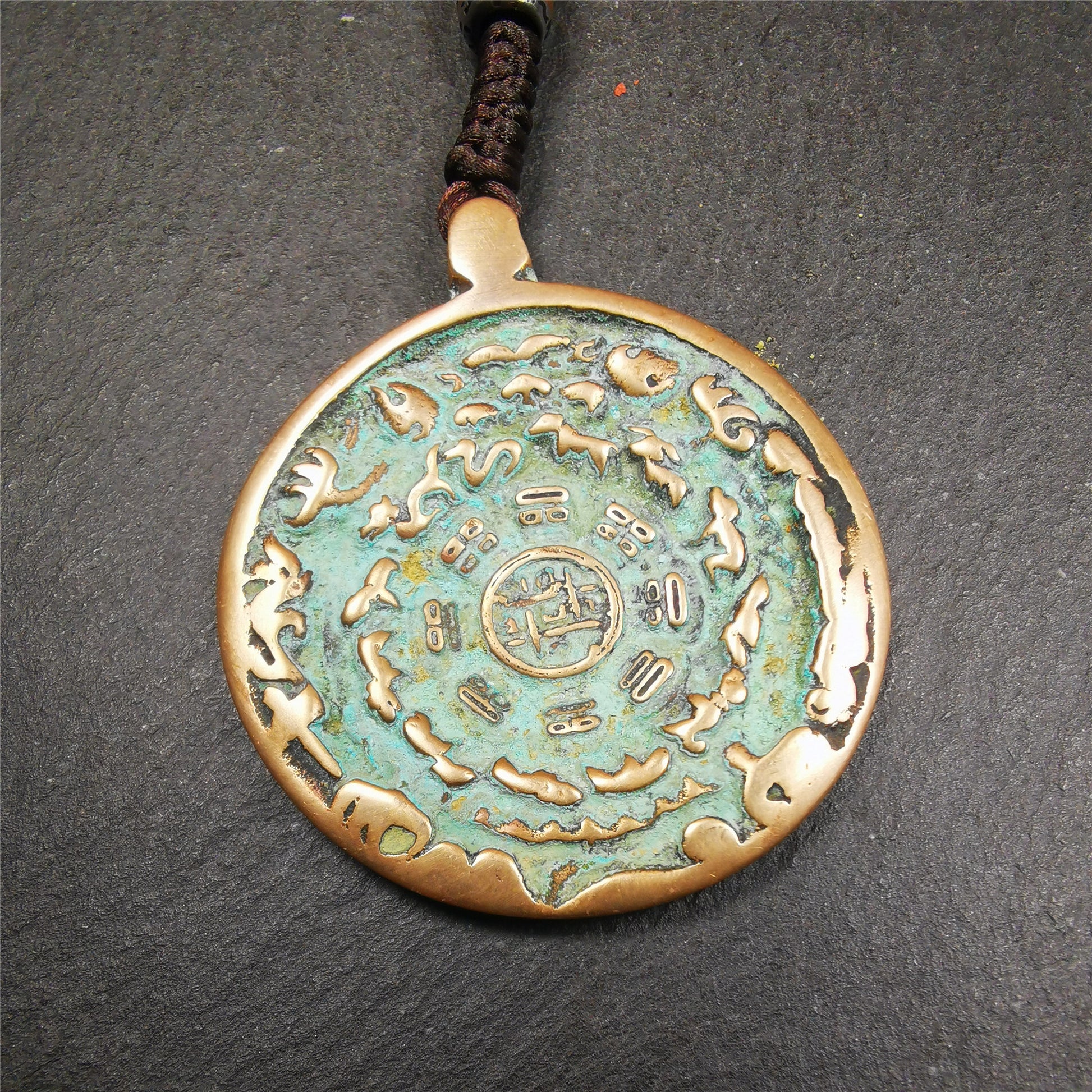 This unique tibetan melong badge was collected from Kathok Monastery,about 50 years old. It's a Astrology Protective Amulet Pendant,made of lima brass. The pattern is Tibetan Budhist Protective Amulet Pendant - SIPAHO(srid pa ho).