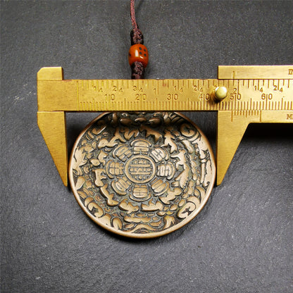 This unique tibetan calendar melong badge was handmade by Tibetan Artist from Baiyu County. It's a Astrology Protective Amulet Pendant,made of brass,the front pattern is Tibetan Budhist Protective Amulet Pendant - SIPAHO.