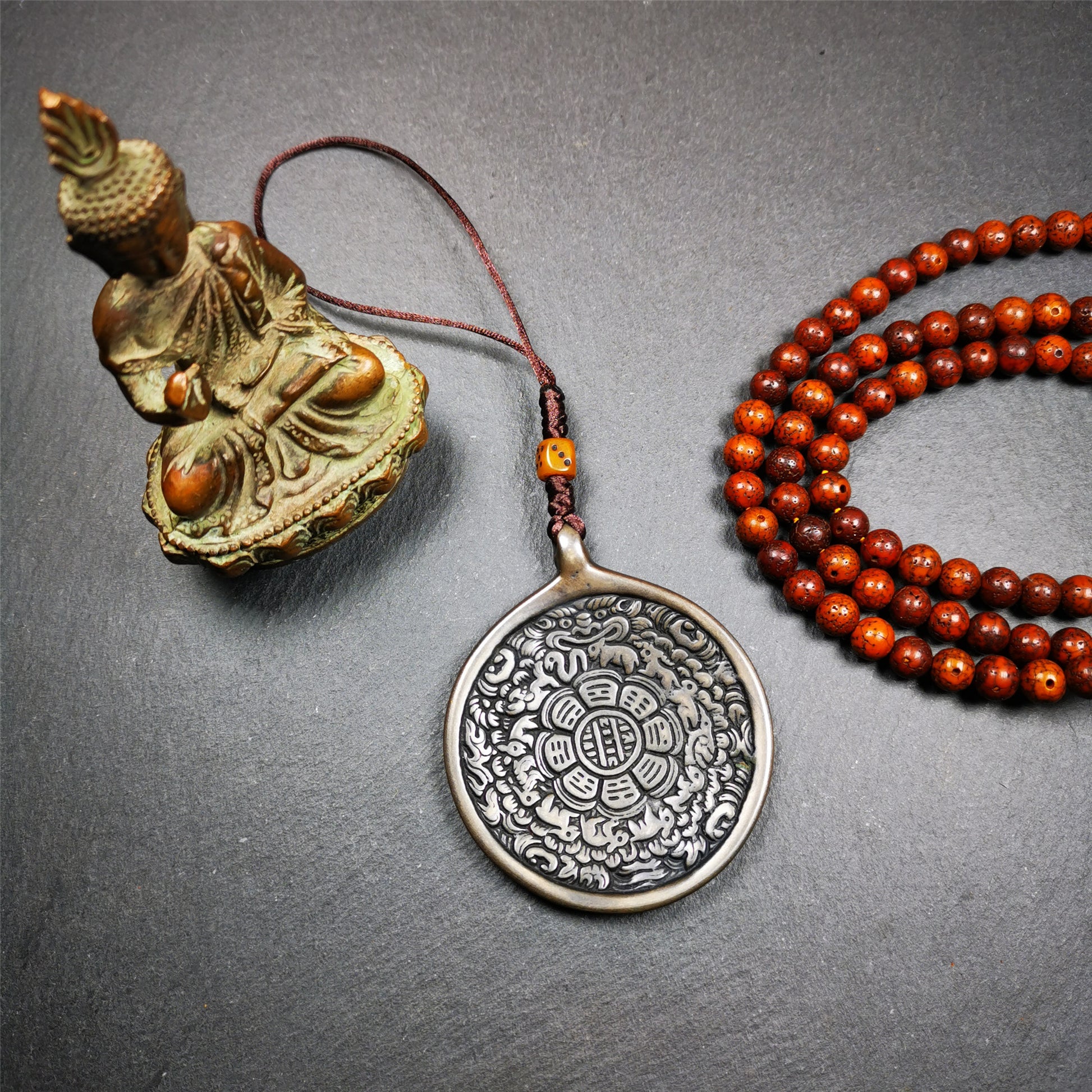 This unique tibetan melong badge was collected from Baiyu Monastery for 30 years. It's a Astrology Protective Amulet Pendant,made of copper. The pattern is Tibetan Budhist Protective Amulet Pendant - SIPAHO(srid pa ho).  SIPAHO Melong Amulet on the cord,when on a go or travelling, it's placed as a waist badge. You can make it into pendant,keychain, bag hanging,or just put it on your desk,as an ornament.