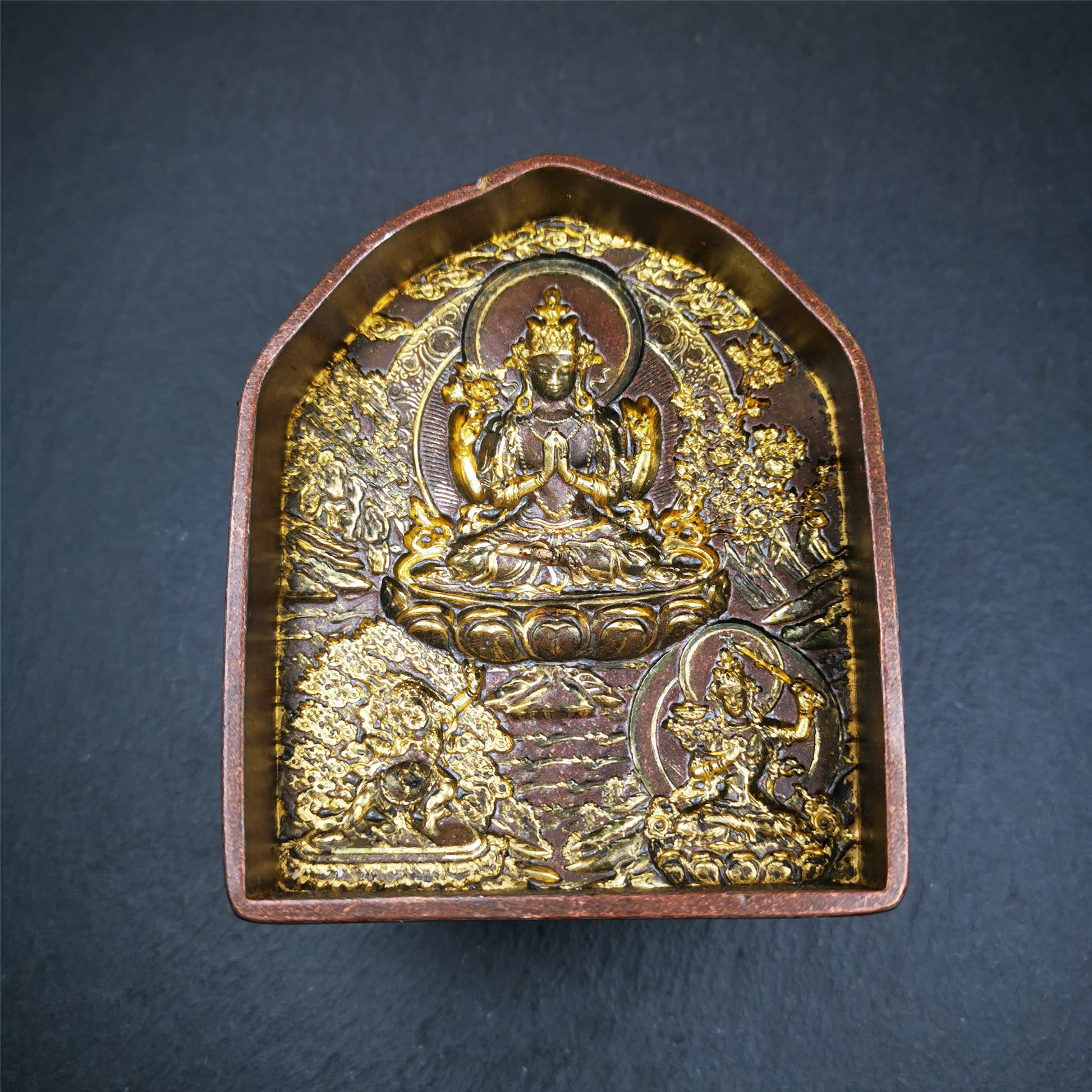 This unique Three Great Bodhisattvas (Chenrezig,Manjushri,Vajrapani) Tsa-Tsa buddha statue mold is made by Tibetan craftsmen in Hepo Township, Baiyu County. With this exquisite mold, you can use clay to make your own Buddha statue as a decoration or consecration. The statue that you make from your moulds can be left plain or painted.