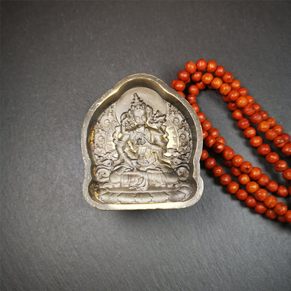 This Vajrasattva Tsa-Tsa is made by Tibetan craftsmen in Hepo Town, Baiyu County. It is made of brass,yellow color,the shaple is Vajrasattva,about 2.8inches height. With this mold, you can use clay to make your own Buddha statue.