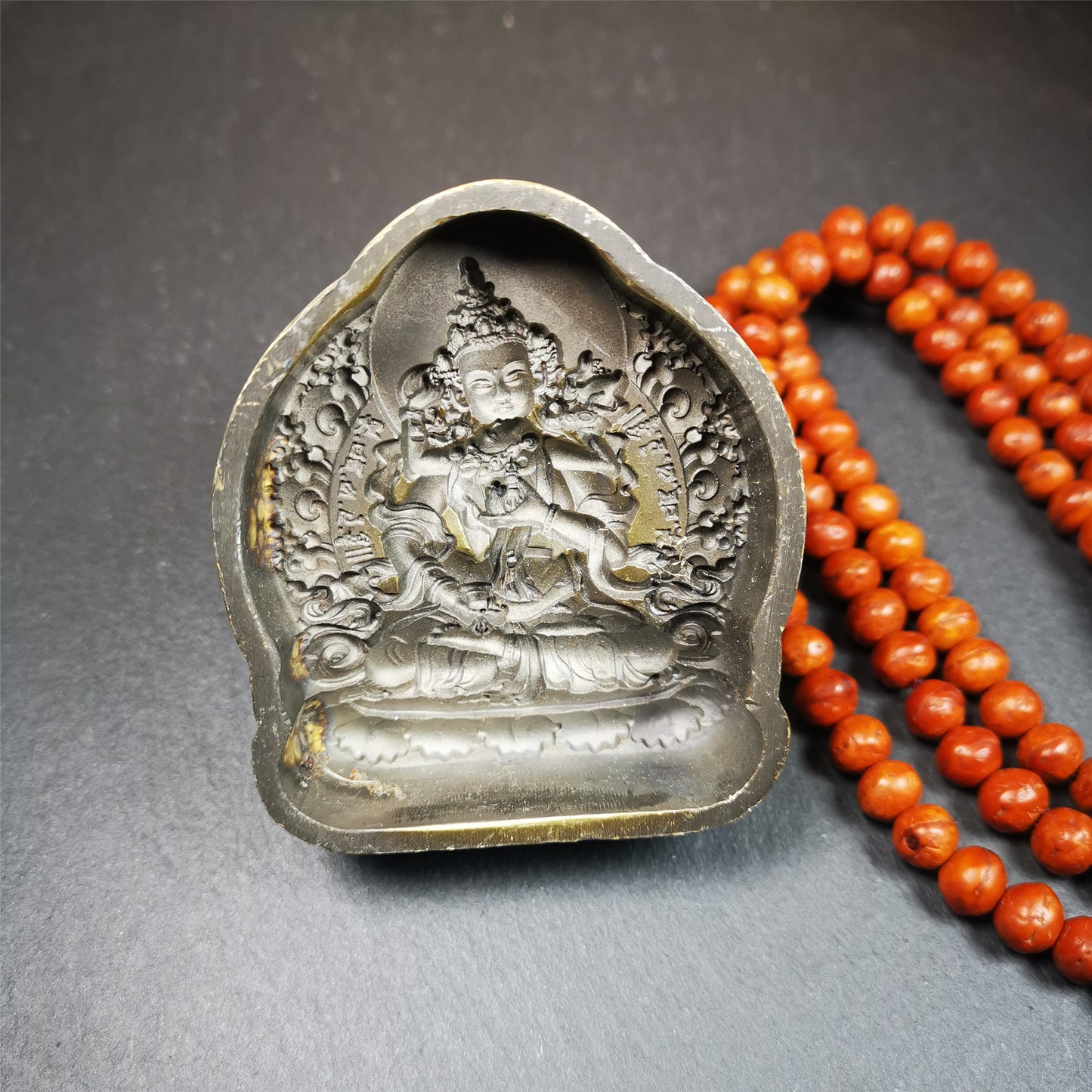 This Vajrasattva Tsa-Tsa is made by Tibetan craftsmen in Hepo Town, Baiyu County. It is made of brass,yellow color,the shaple is Vajrasattva,about 2.8inches height. With this mold, you can use clay to make your own Buddha statue.