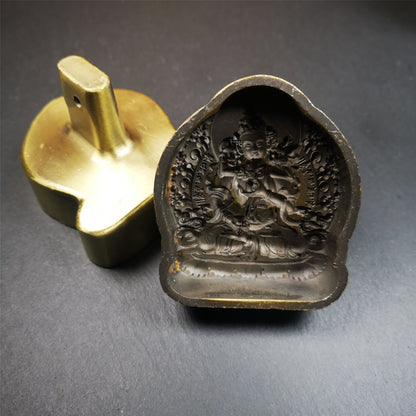 This Vajrapani Tsa-Tsa is made by Tibetan craftsmen in Hepo Town, Baiyu County. It is made of brass,yellow color,the shaple is Vajrapani,about 2.8inches height. With this mold, you can use clay to make your own Buddha statue.