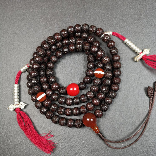 This mala is made by Tibetan craftsmen and come from Hepo Town, Baiyu County,Tibet, the birthplace of the famous Tibetan handicrafts. It's composed of 108 pcs 8mm lotus seed beads,with agate beads,and silver bead counters.