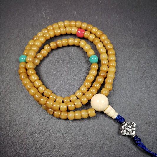 This yak bone mala was handmade from tibetan crafts man in Baiyu County. It's composed of 108 pcs 7mm bone beads,with agate and turquoise beads,guru bead,and mani jewel pendant.