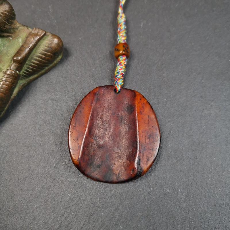 This cross vajra badge amulet was hand carved by Tibetan craftsmen and come from Hepo Town, Baiyu County, the birthplace of the famous Tibetan handicrafts. It is made of yak bone, completely hand-carved, very delicate.