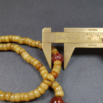 This yak bone mala was handmade from tibetan crafts man in Baiyu County,about 30 years old. It's composed of 108 pcs bevel cut 7mm bone beads,with agate beads,guru bead.