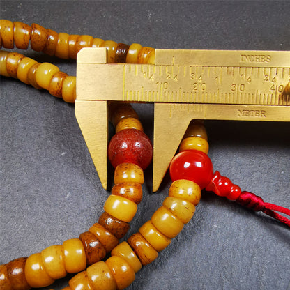 This yak bone mala was handmade from tibetan crafts man in Baiyu County,about 30 years old. It's composed of 108 pcs bevel cut 8mm yak bone beads,with agate beads,guru bead.