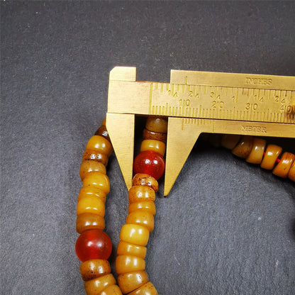 This yak bone mala was handmade from tibetan crafts man in Baiyu County,about 30 years old. It's composed of 108 pcs bevel cut 8mm yak bone beads,with agate beads,guru bead.