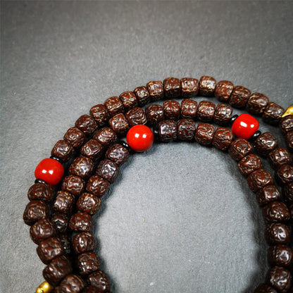 This old Rudraksha mala was handmade from tibetan crafts man in Baiyu County. It's composed of 108 pcs 8mm Rudraksha beads,with agate beads,1 pair of bead counters,and guru bead.