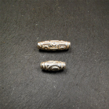 These silver dzi beads were made by Tibetan craftsmen. Made of sterling silver, you can use it as a mala pendant,spacer bead, or jewelry accessory.