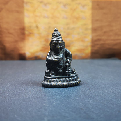 This Yellow Jambhala(Dzambhala) statue was collected from Goinqên goinba Monastery,Dege Tibet,handmade thokcha pendant 80 years ago. It's made of brass,brown color,1.97 inches height and 1.38 inches width.