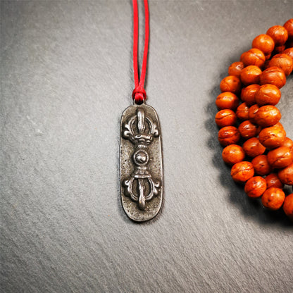 This unique Vajra pendant are collected from Yaqing Monastery,handmade of copper. It has a vajra on the front and the OM mantra of Tibetan Buddhism and the eight treasures tribute on the back. You can make them into necklace, or keychain.