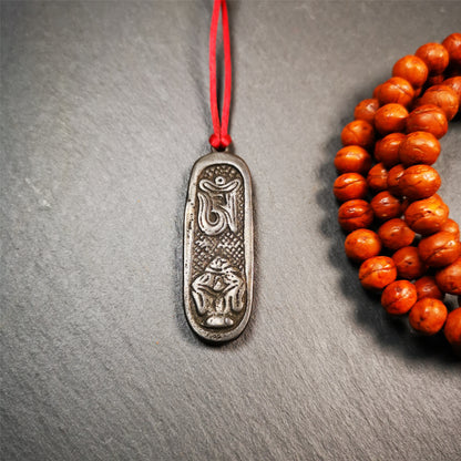 This unique Vajra pendant are collected from Yaqing Monastery,handmade of copper. It has a vajra on the front and the OM mantra of Tibetan Buddhism and the eight treasures tribute on the back. You can make them into necklace, or keychain.