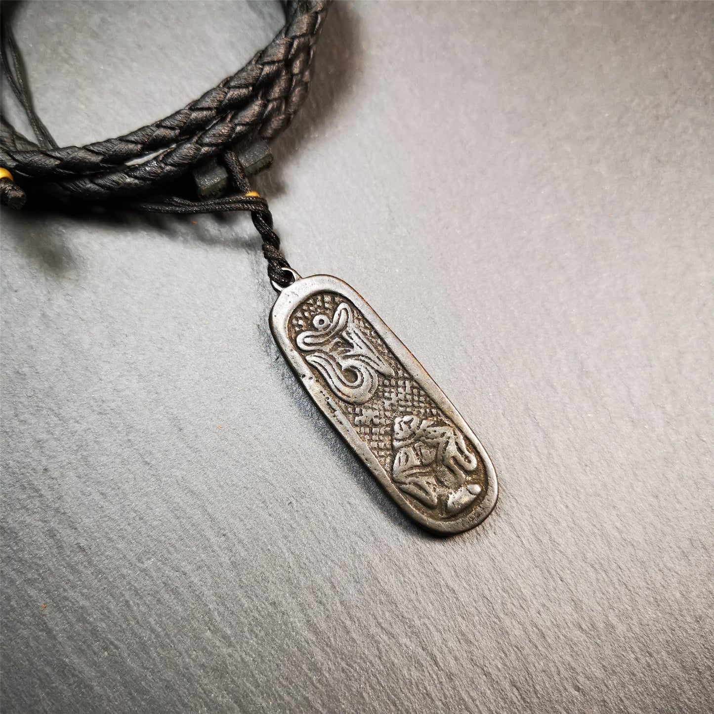 This unique Vajra pendant are collected from Yaqing Monastery,handmade of copper. It has a vajra on the front and the OM mantra of Tibetan Buddhism and the eight treasures tribute on the back. You can make them into necklace, or keychain.