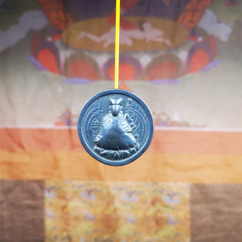 This Guru Rinpoche statue was collected from Derge,Tibet. It's a badge or pendant,made of thokcha, 1.4 inch diameter,guru rinpoche on the front and his mantra on the back. You can make it into a necklace,or bag hanging,or just put into your shrine.