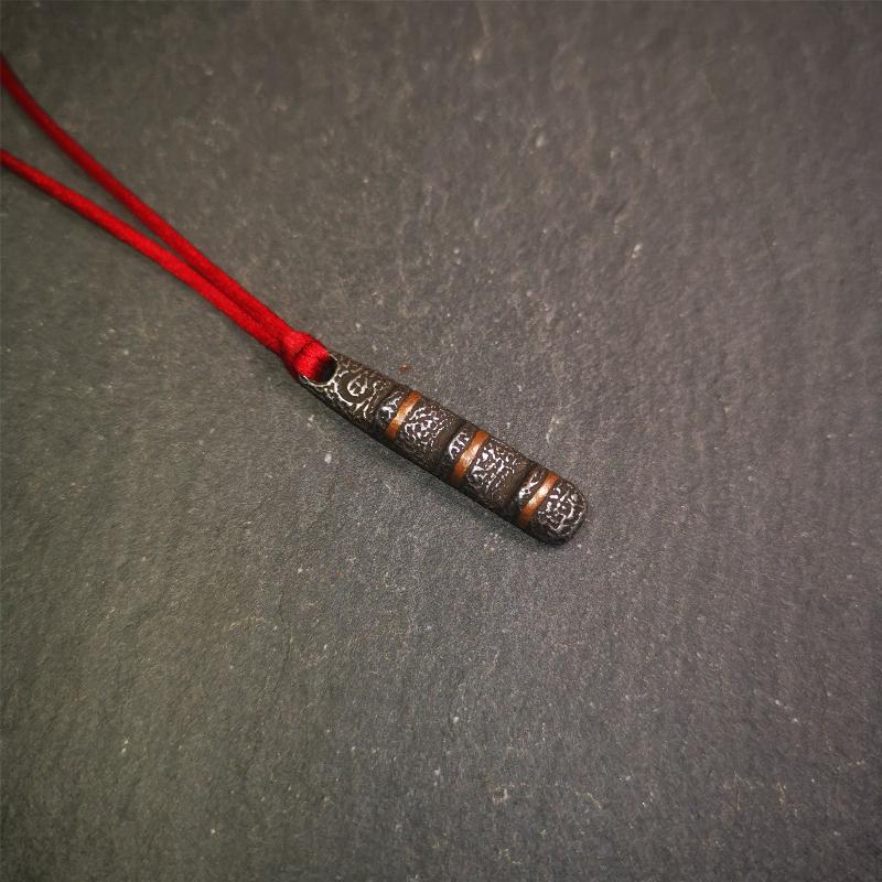 This unique Ladder pendant is made by Tibetan craftsmen in Hepo Township, Baiyu County. It is made of cold iron and copper, black color,the shape is Tibetan Ladder of Heaven,length is 32mm. You can make it into a pendant,keychain, or just put it on your desk,as an ornam