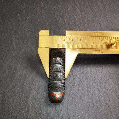This unique Ladder pendant is made by Tibetan craftsmen in Hepo Township, Baiyu County. It is made of cold iron and copper, black color,the shape is Tibetan Ladder of Heaven,length is 60mm. You can make it into a pendant,keychain, or just put it on your desk,as an ornament.