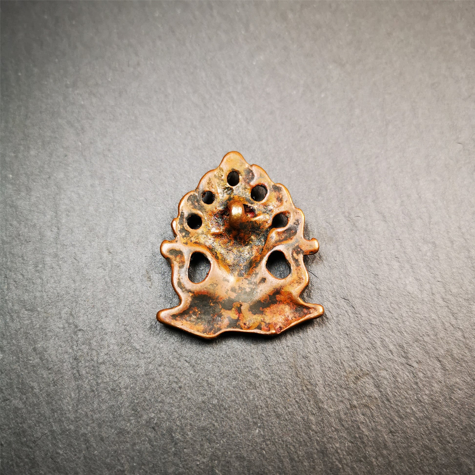 This mani jewel amulet was collect from Gengqing Monastery Tibet,it is an old badge or amulet pandent, made of copper, the shape is the mysterious mintamani. 