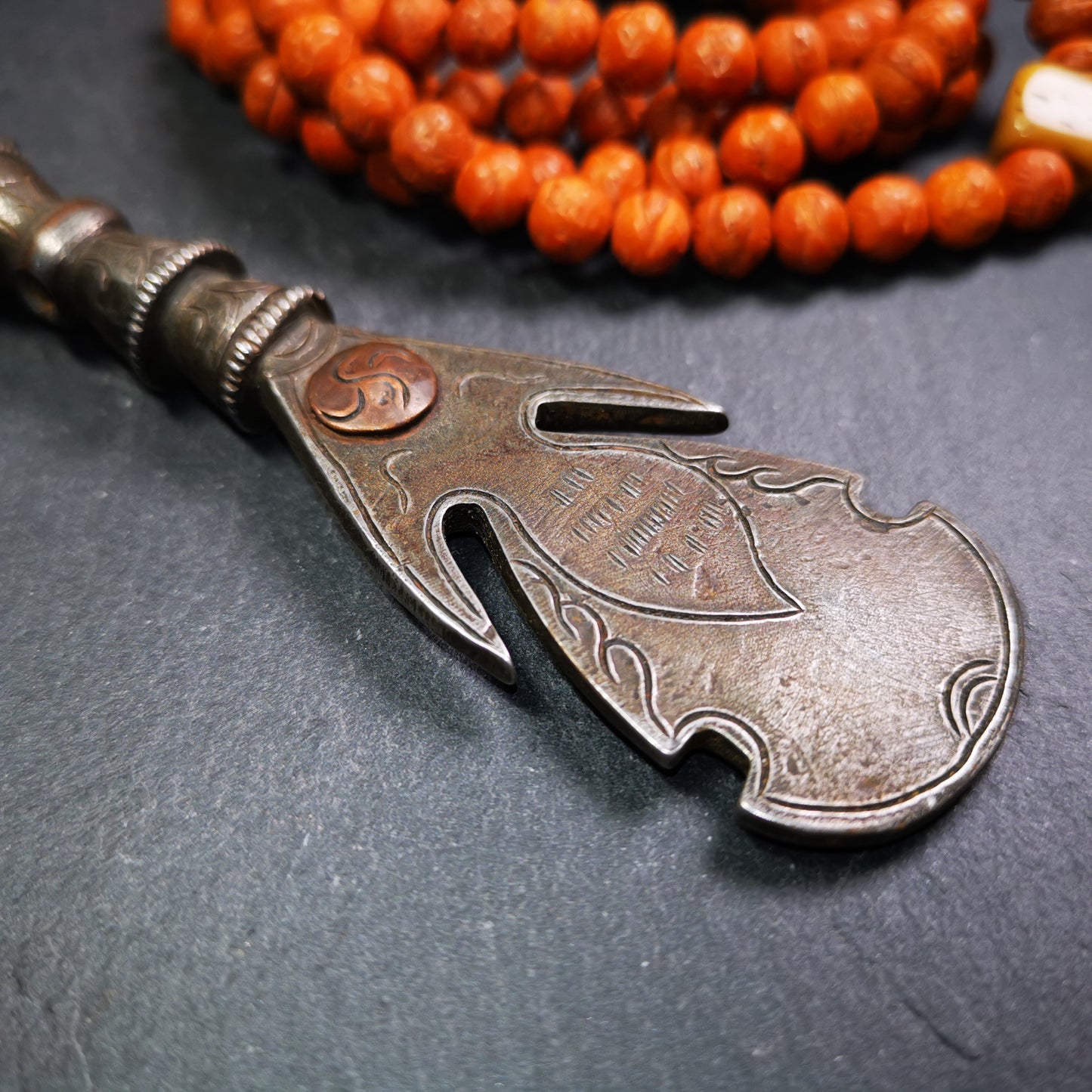 This old kartika is handmade by Tibetan craftsmen in 2000s. Its upper part is a half vajra, and the lower part is a kartika, made of cold iron,copper wire inlaid, carved cloud pattern
