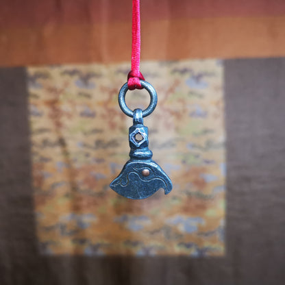 This kartika amulet was made by Tibetan craftsmen in Hepo Township, Baiyu County, the birthplace of the famous Tibetan handicrafts. It's made of cold iron, inlaid copper,carved with could pattern,size is 1.1 × 0.8 inches. You can make it into a necklace, or a keychain, or just put it on your desk,as an ornament.