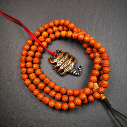 This scorpion amulet is made by Tibetan craftsmen in Hepo Township, Baiyu County, the birthplace of the famous Tibetan handicrafts. It is made of cold iron and copper,black color, size is 1.6 × 1.2 inches.The body is cold iron,and the legs are copper wire. You can make it into a necklace, or a keychain, or just put it in your shrine.