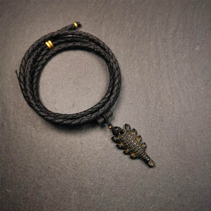 Obsidian Scorpion Amulet 1.38" - Tibetan Buddhist amulet, detailed view