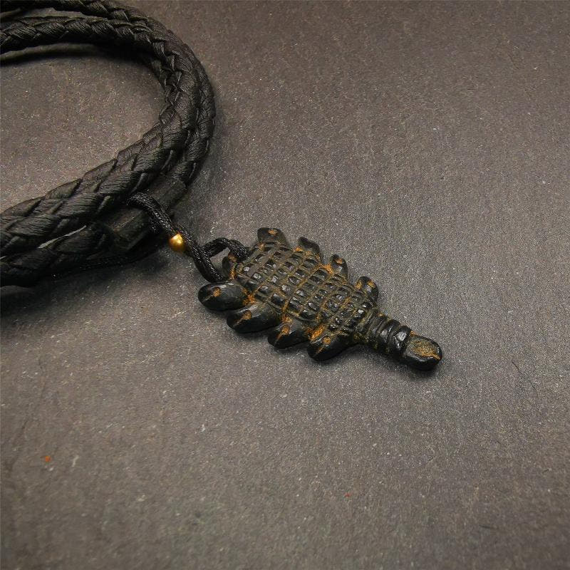 Obsidian Scorpion Amulet 1.38" - Tibetan Buddhist amulet, close-up detail