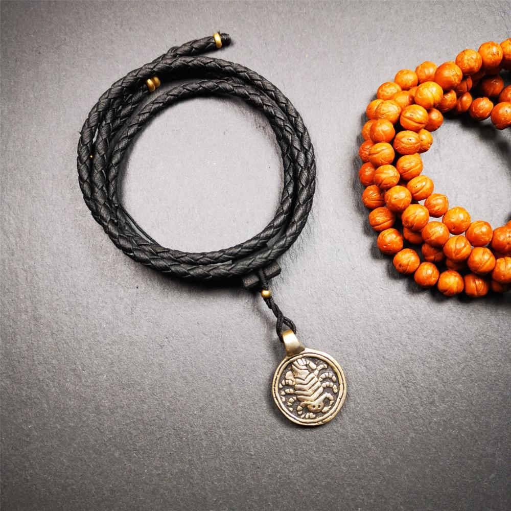 Scorpion Guru Amulet 0.87" - Tibetan Buddhist amulet, detailed view