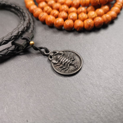 This scorpion amulet is made by Tibetan craftsmen in Hepo Township, Baiyu County, the birthplace of the famous Tibetan handicrafts. It is made of thokcha, size is 0.8 inches. You can make it into a necklace, or a keychain, or just put it in your shrine.