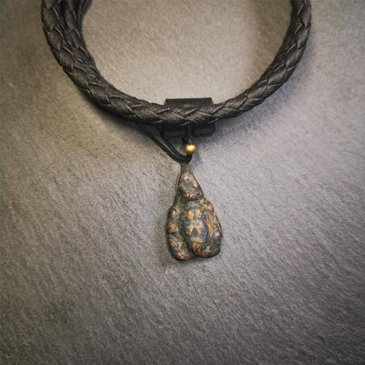 Old Scorpion Guru Amulet 0.95" - Tibetan Buddhist amulet, front view