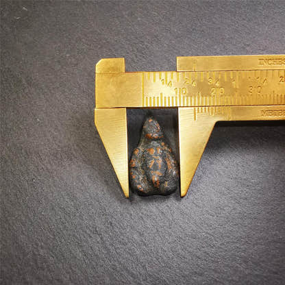 Old Scorpion Guru Amulet 0.95" - Tibetan Buddhist amulet, size reference