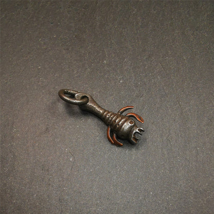 This is collect from Tibet, a old badge or pandent, made of thokcha (Cold Iron or meteoric iron), the shape is scorpion guru (from Guru Rinpoche), used the copper inlaid and carved craftsmanship.  The legs of this scorpion are carved from copper and are inlaid in a body made of thunder iron,a beautiful pattern on the abdomen of the scorpion, exquisite and beautiful craftsmanship.  You can make it into a necklace, or a keychain, or just put it on your desk,as an ornament.