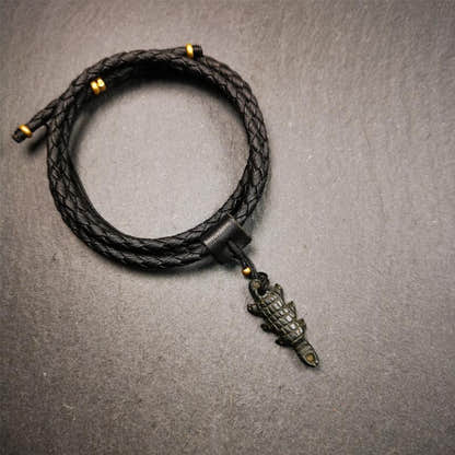 Obsidian Scorpion Amulet 1.26" - Tibetan Buddhist amulet, detailed view
