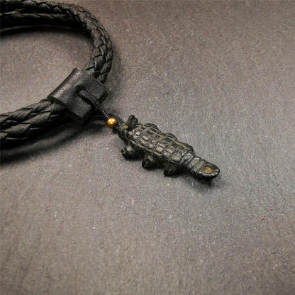 Obsidian Scorpion Amulet 1.26" - Tibetan Buddhist amulet, front view