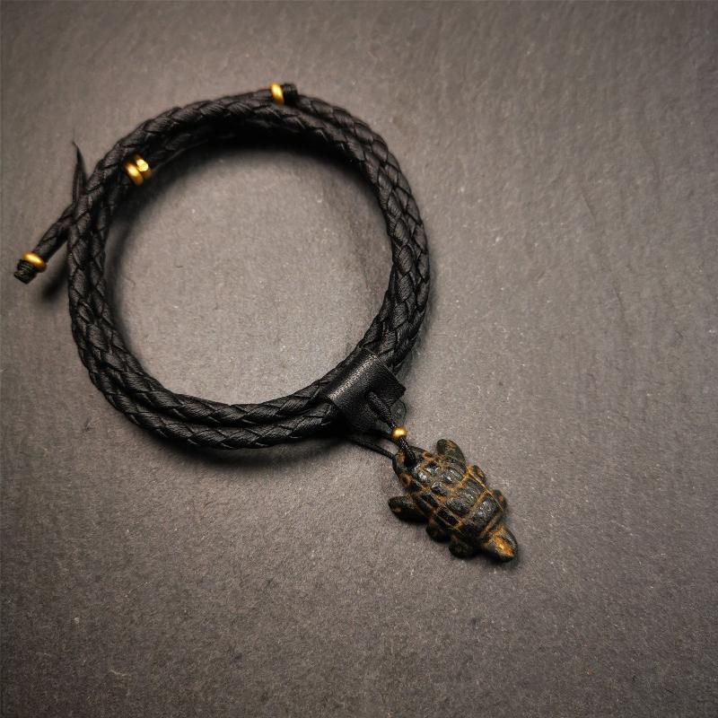Obsidian Scorpion Amulet 1.1" - Tibetan Buddhist amulet, front view