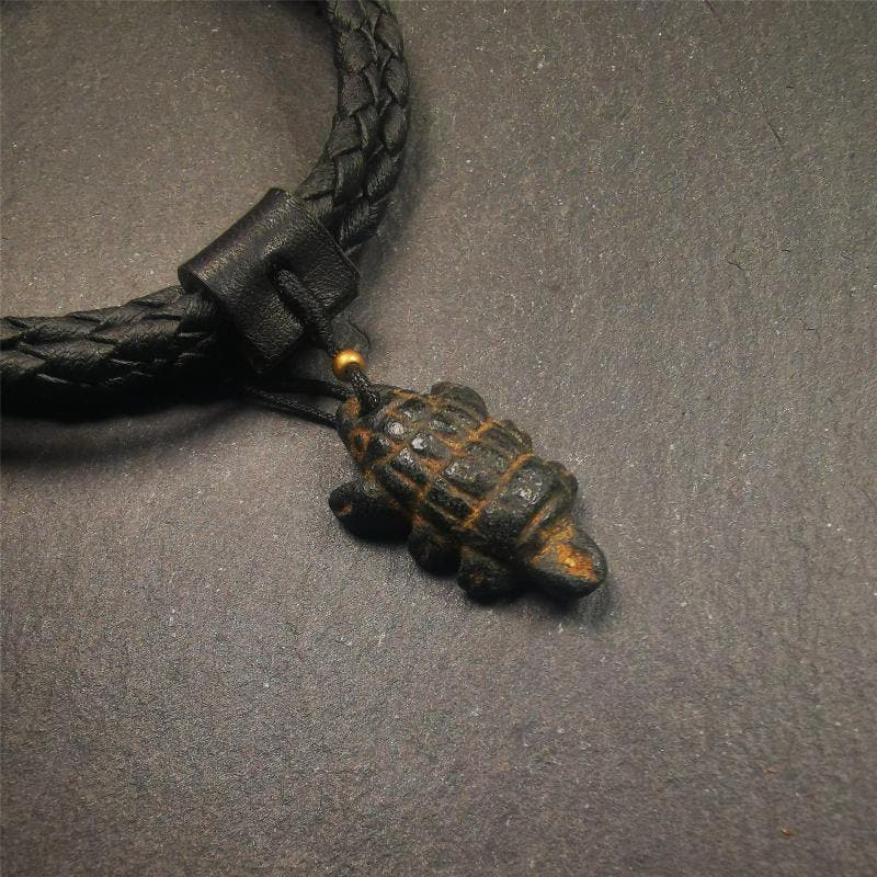 Obsidian Scorpion Amulet 1.1" - Tibetan Buddhist amulet, detailed view